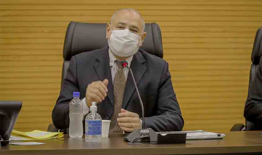 Reunidos em comissão geral, deputados aprovam nome do presidente da Fapero