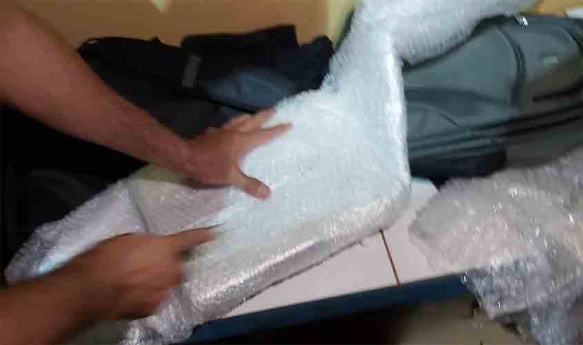 Denarc prende passageira com cocaína avaliada em mais de R$150.000