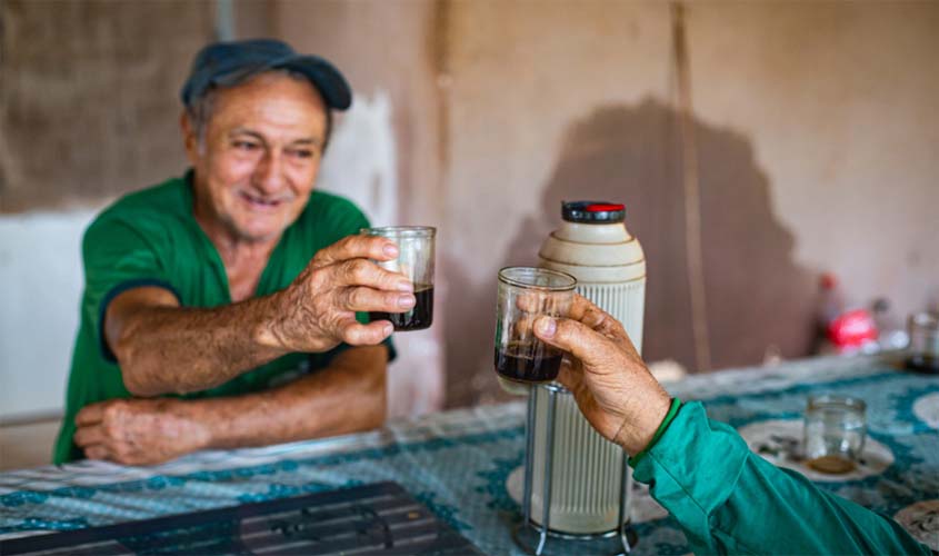 Café transforma vidas de produtores reassentados