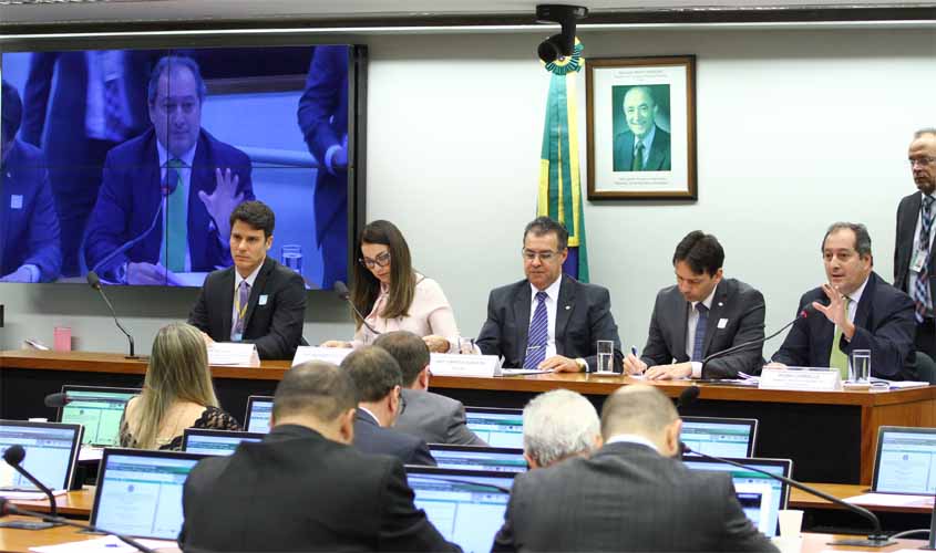 Debatedores divergem sobre uso de informações genéticas em investigações criminais