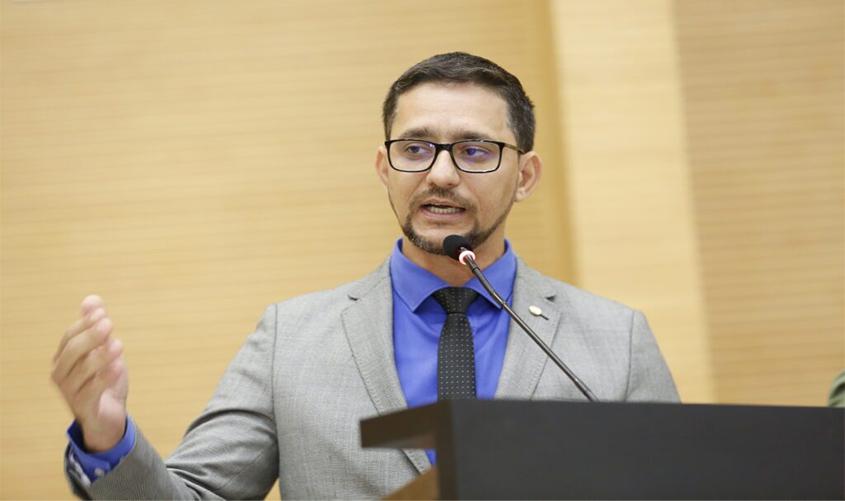 Deputado Anderson vota favorável a compra de cestas básicas, aluguel de ambulâncias UTI e leitos com economia da ALE