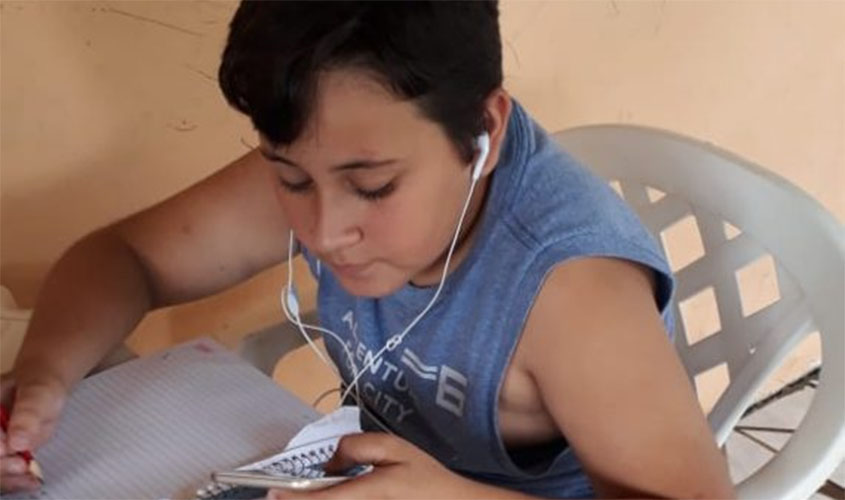 Ano letivo segue com aulas on-line para garantir a segurança da comunidade escolar em Rondônia