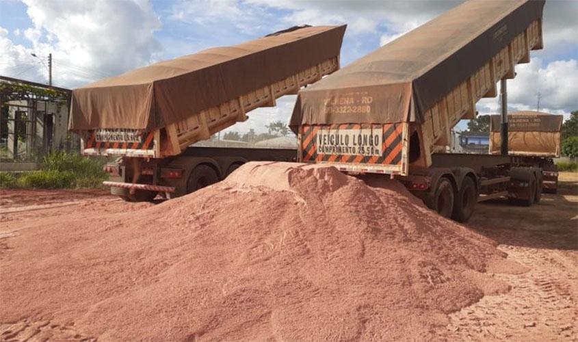 Governo atende produtores de leite com transporte de calcário