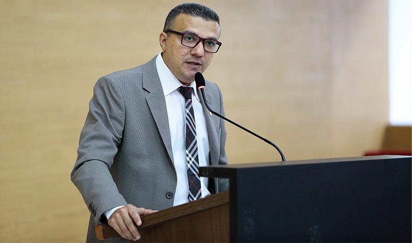 Deputado Alex Silva solicita a instalação de tendas e banheiros químicos próximo às agências da Caixa