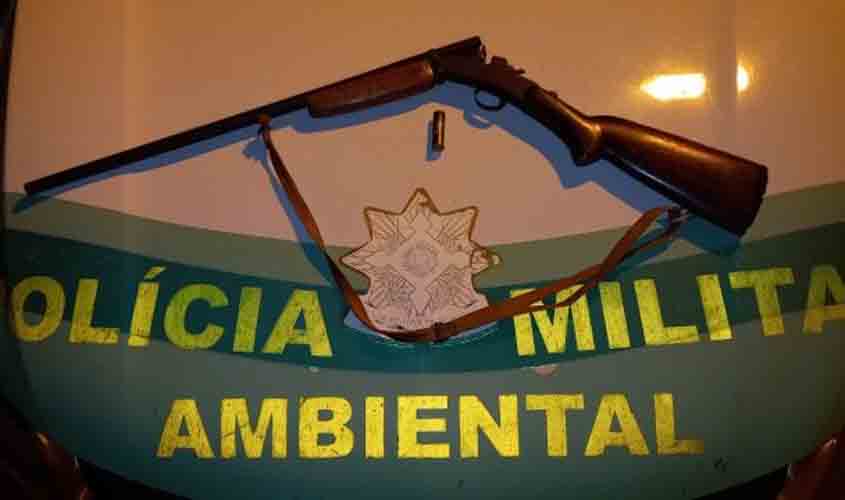 Polícia Militar apreende arma de fogo e motocicleta após dois indivíduos fugirem da guarnição