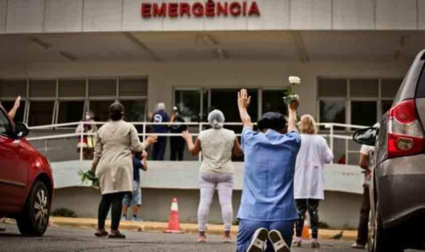 Brasil chega a 430 mil mortes pela Covid-19