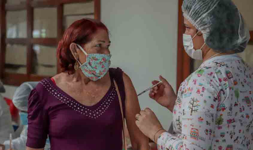 Segunda dose da Coronavac chega à população, que não deve deixar de se cadastrar no SASI