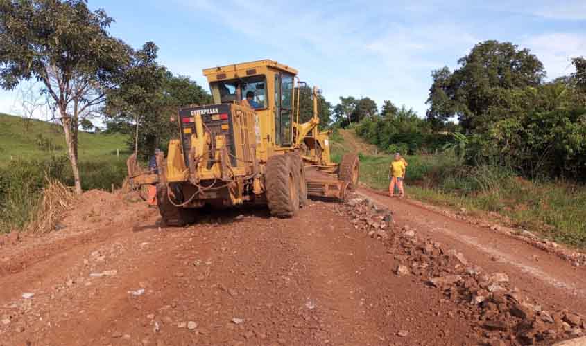 Governo de Rondônia avança com patrolamento em rodovias da Zona da Mata