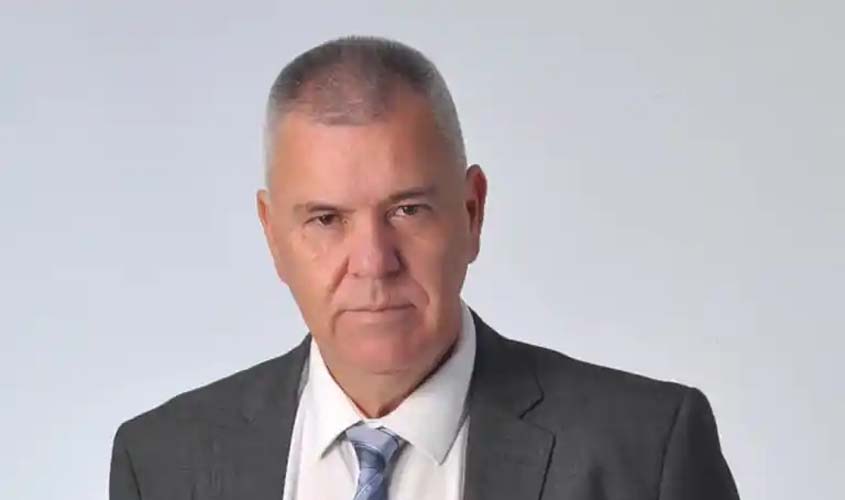 Filme de Bolsonaro leva Master ao colo de Flávio Bolsonaro