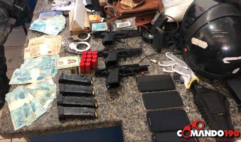 Perigoso fugitivo da justiça de Ji-Paraná é preso em Cacoal com 03 pistolas de uso restrito, algemas, dinheiro e munições