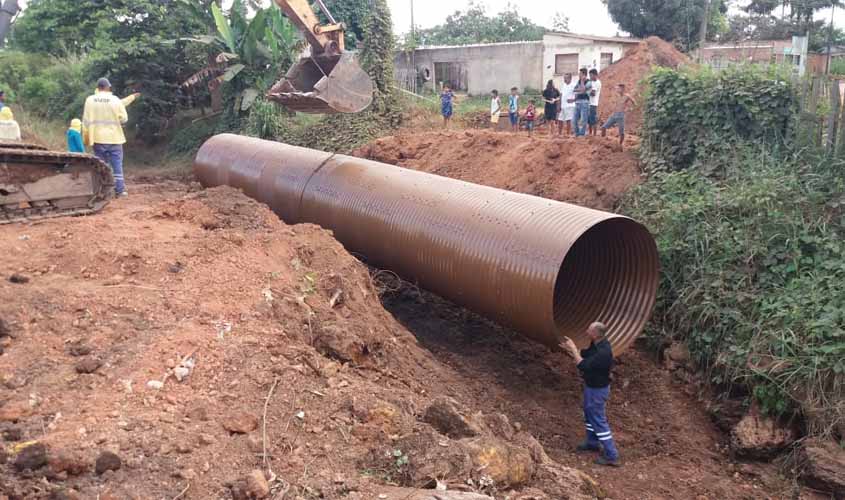 Prefeitura realiza obra de drenagem no canal do bairro Mariana