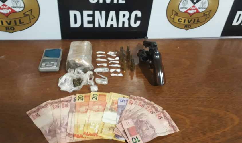 Denarc prende boqueiro com drogas e traficante foge deixando para trás drogas e arma