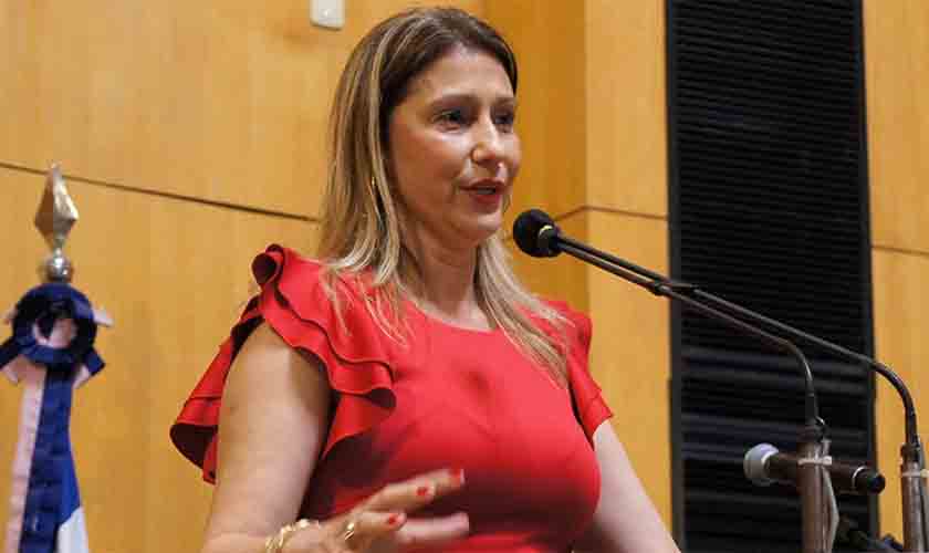 Epidemiologista revela que governo tentou obrigar cientistas a aprovar plano de vacinação só com AstraZeneca