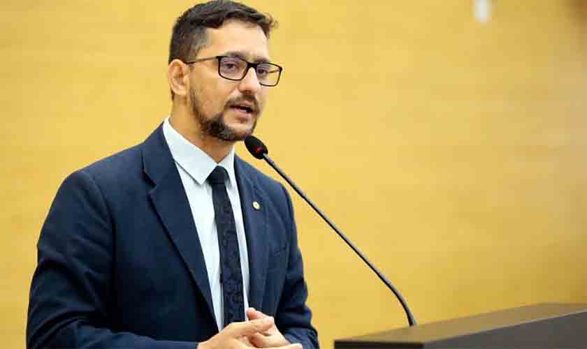 Deputado Anderson cobra urgência na conclusão das obras do Hospital Regional 