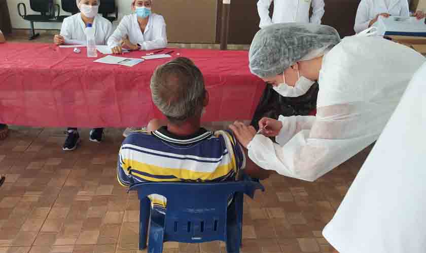 Moradores de rua receberam vacina contra a COVID-19