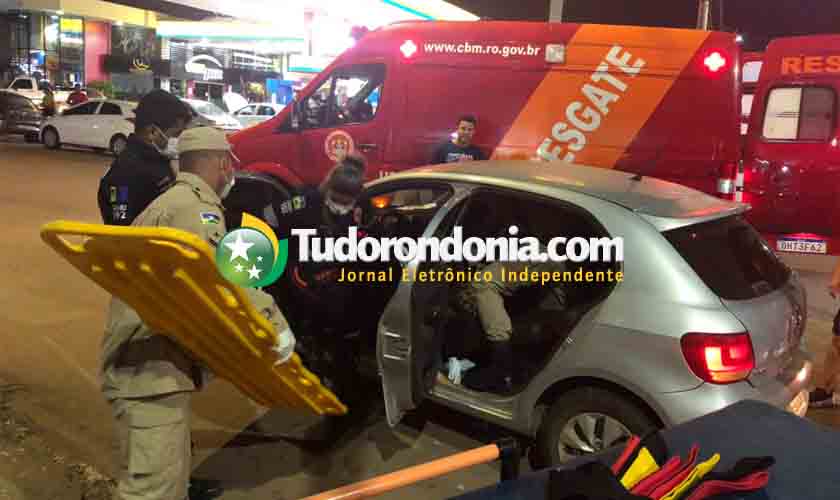 Motorista avança preferencial, causa grave acidente e deixa mulher ferida