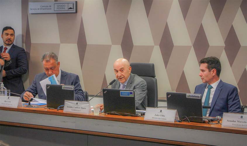 Em audiência pública sobre saneamento, Confúcio Moura defende que sejam garantidos os recursos para a universalização dos serviços