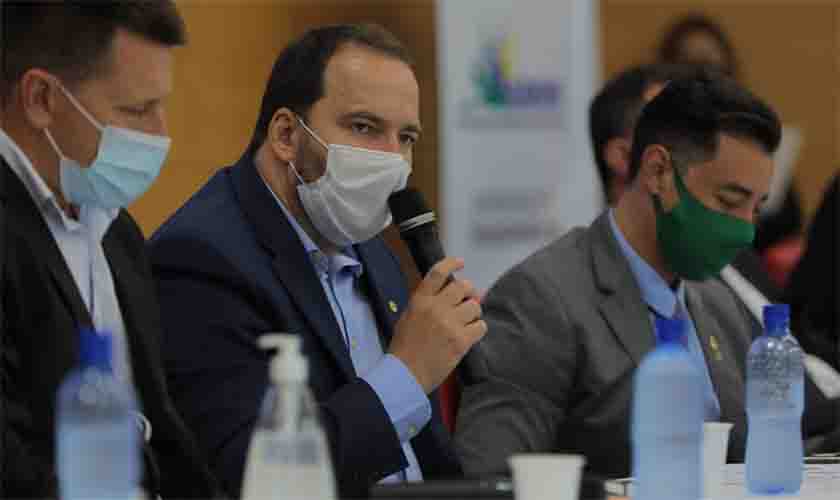 Presidente Alex Redano prestigia Roda de Conversa promovida pela Arom