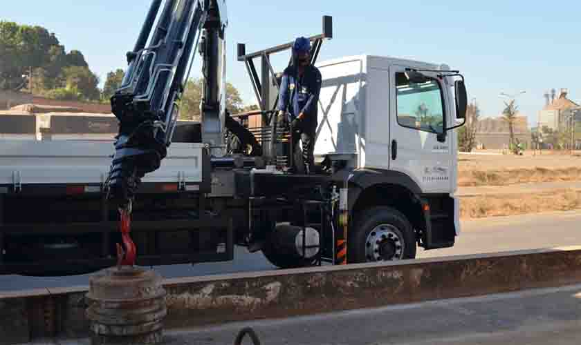 Fiscalização de balanças rodoferroviárias é iniciada; servidores do Ipem são capacitados para operar caminhão