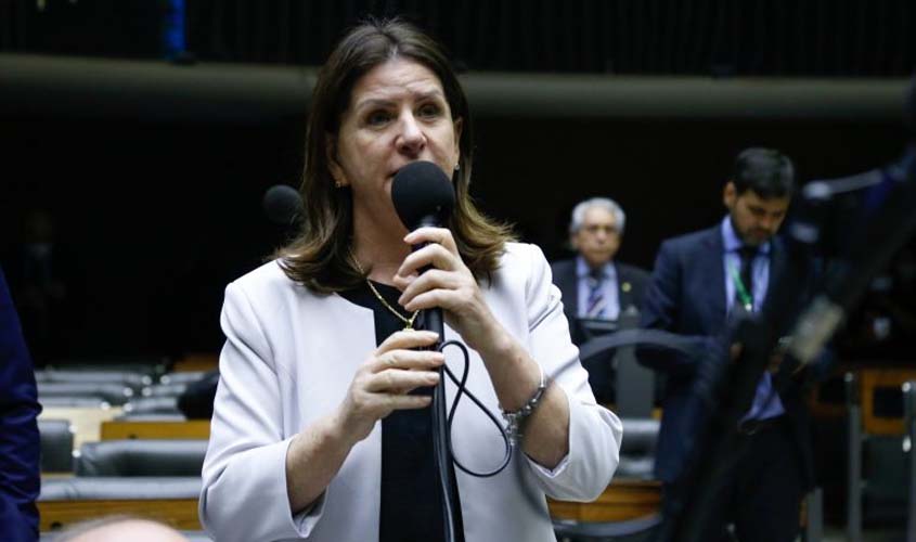 Câmara aprova PEC do piso salarial da enfermagem em 2º turno  