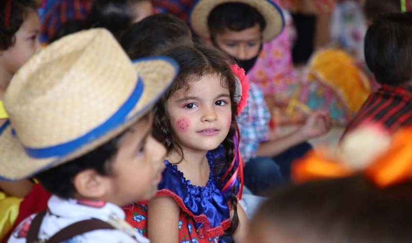 Escola Odília Pereira encerra primeiro semestre de aulas com festa junina