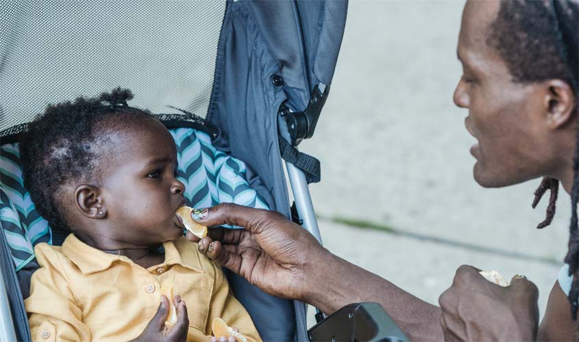 Introdução alimentar do bebê é reflexo no paladar do adulto 