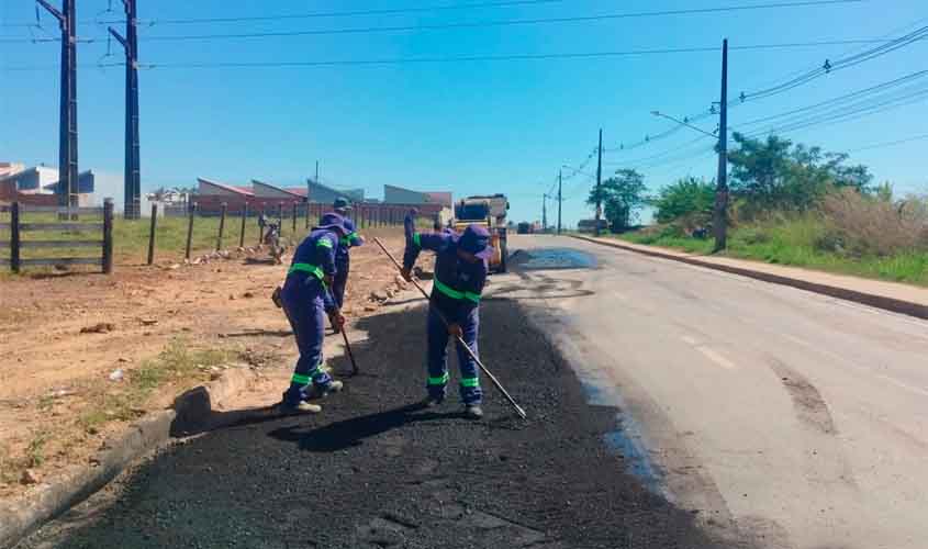 Prefeitura realiza operaçãotapa-buraco no Park Amazonas