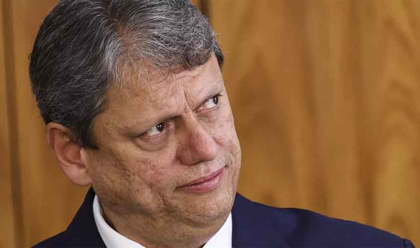 Quem Tarcísio pressiona no STF, com carteiraços em nome de Bolsonaro?