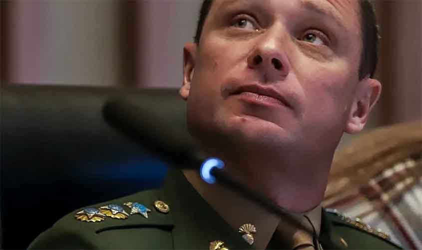 Cid reafirma que Bolsonaro leu minuta golpista durante reunião