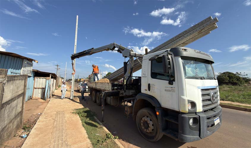 Rua Capão da Canoa recebe iluminação pública inédita