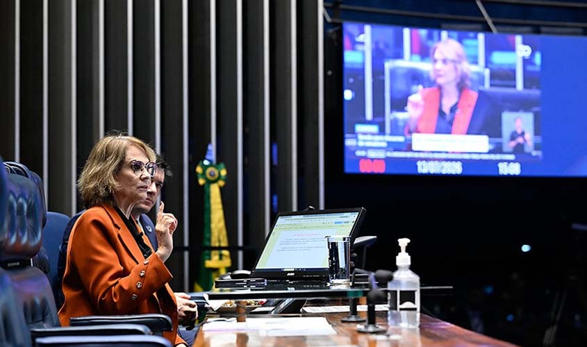 Damares condena ataques dentro do próprio campo político