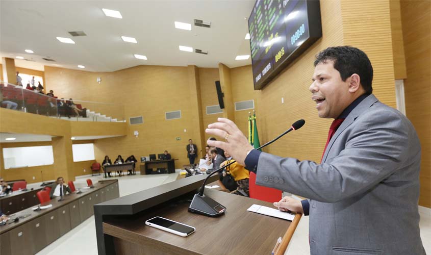 Jair Montes pede sensibilidade do Governo para revisar salário dos servidores