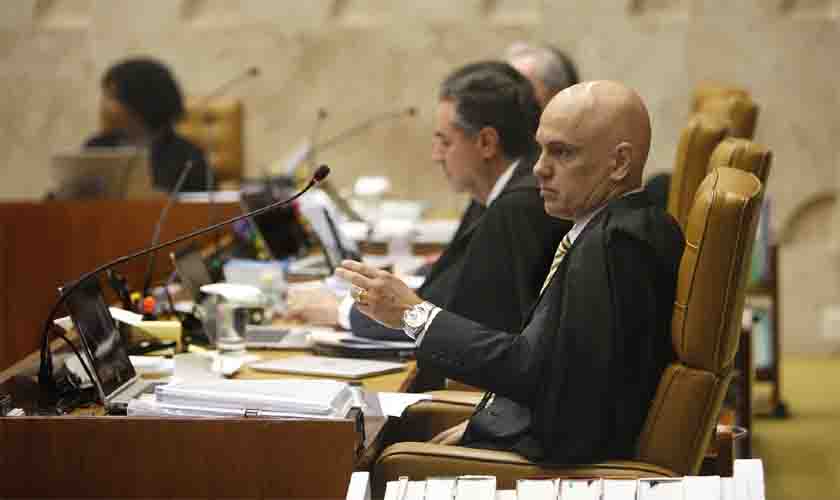 Moraes e Barroso não se abalam pela tentativa de intimidação de Bolsonaro