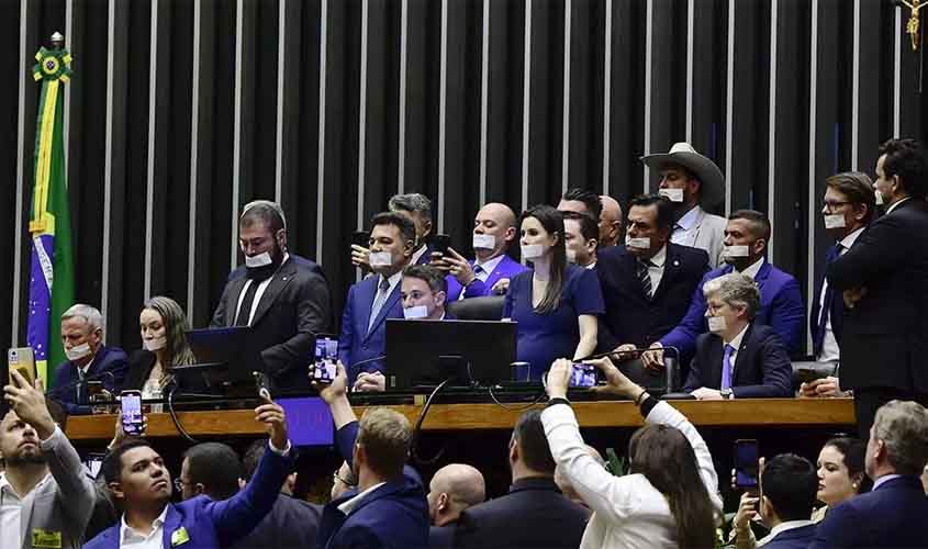 O 8 de Janeiro dos engravatados