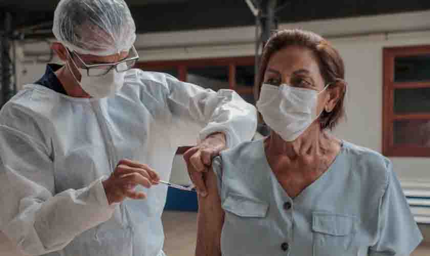 Aplicação das doses de reforço contra a covid-19 começa nesta quarta-feira (15)