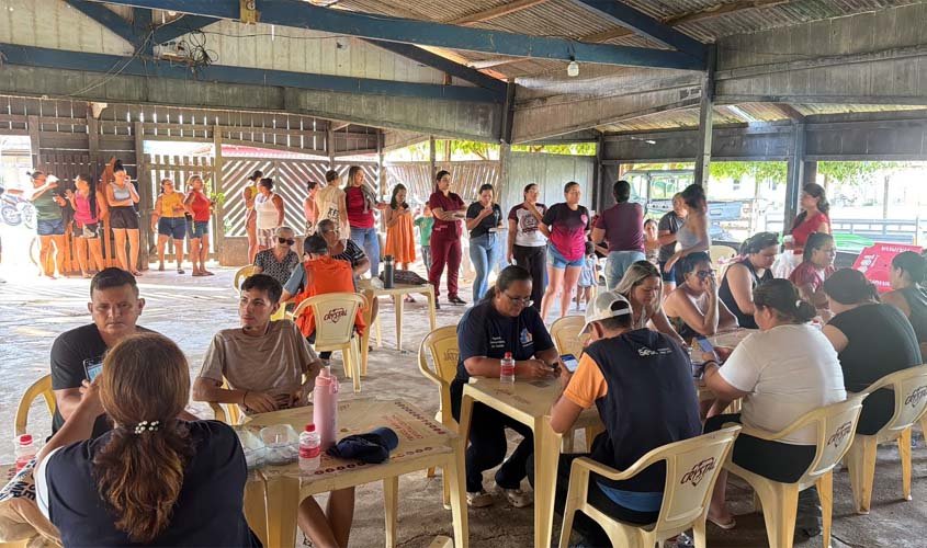 Prefeitura entrega mais de 7 mil kits de roupas no Baixo Madeira