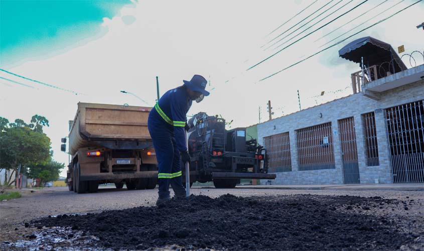 Teixeirão, Flodoaldo e Nova Esperança recebem tapa-buracos
