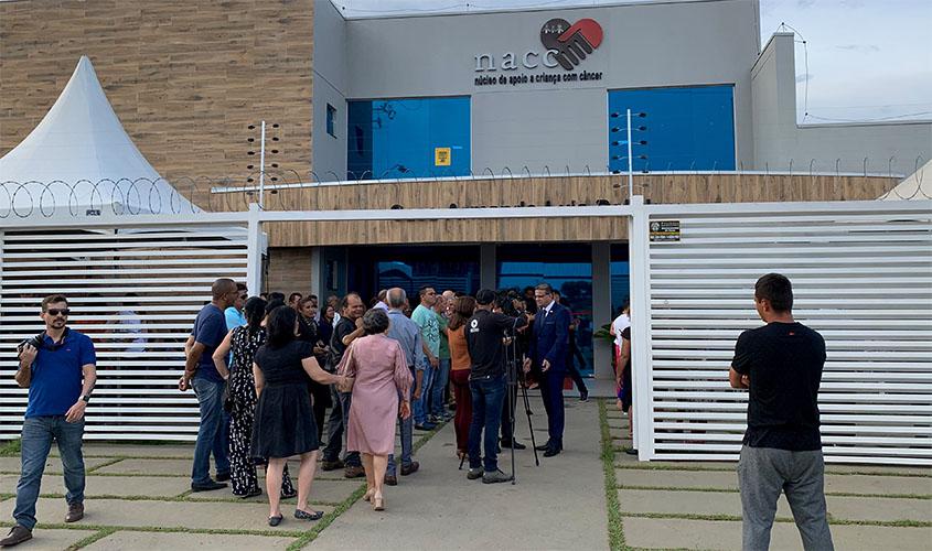 Sóbrancelhas lança campanha Outubro Rosa e fará doação para o Hospital de Amor Barretos