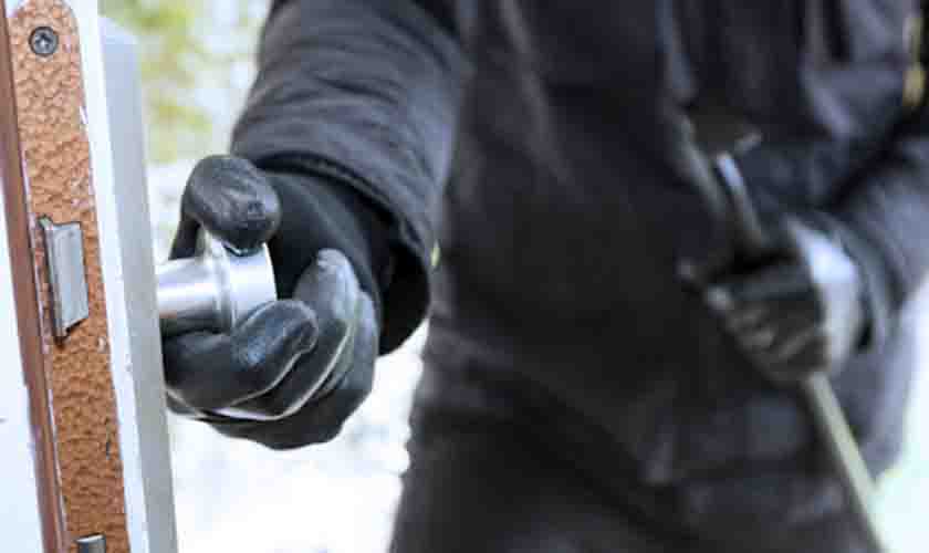 Homem disfarçado de pintor invade residência e rouba pertences e boa quantia em dinheiro