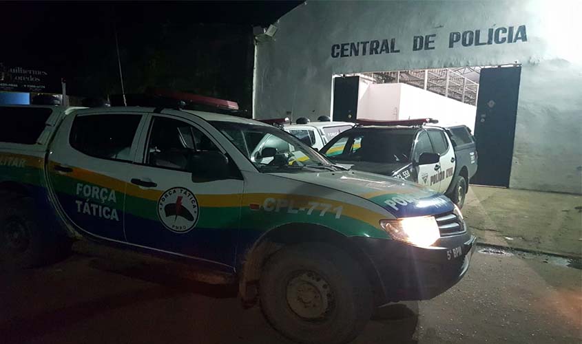 Homem é preso acusado de tentar matar a esposa com um punhal 