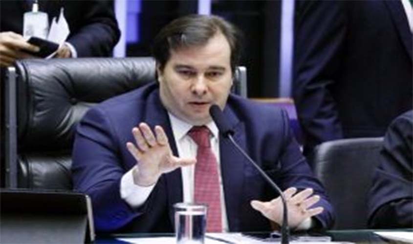 Rodrigo Maia diz que artigo desobrigando registro de jornalista será retirado de MP
