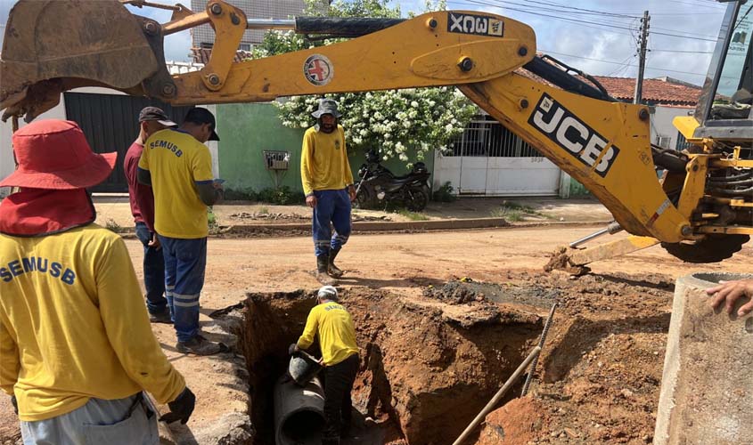 Rua Angico tem obras para substituir manilhas quebradas