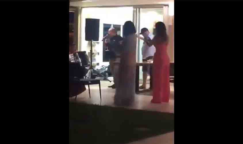 Governador do DF canta em festa com Pazuello e Zezé Di Camargo (vídeo)