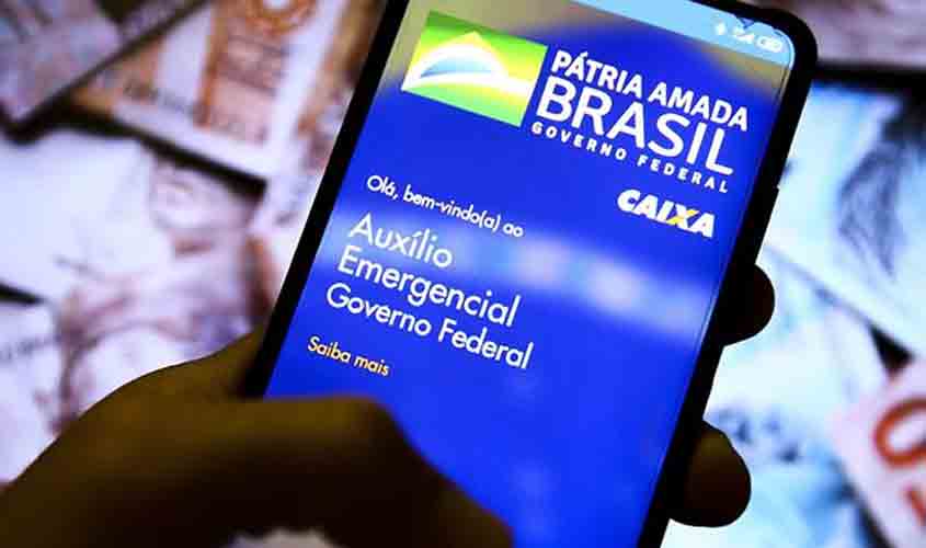 Auxílio-emergencial ainda segura aprovação de Bolsonaro, diz diretor do Datafolha