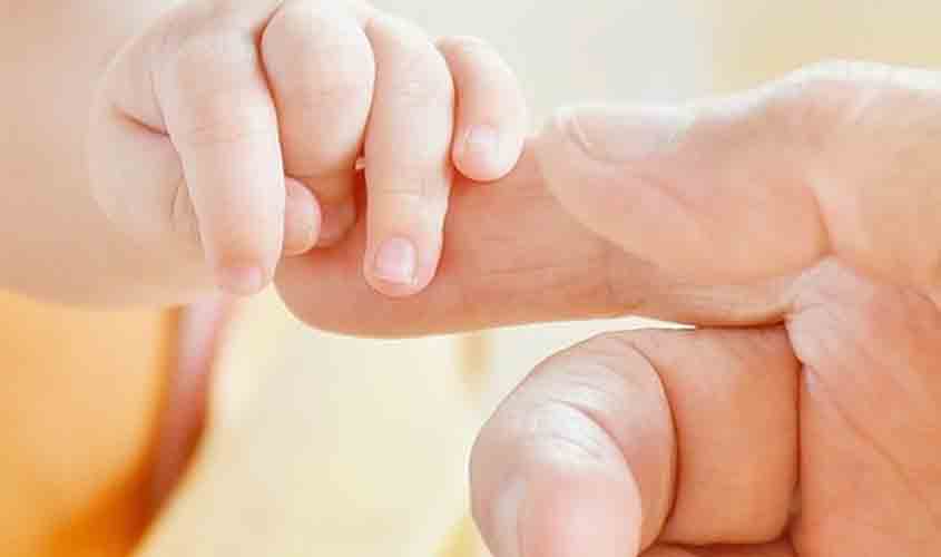 Longo período de vínculo socioafetivo não impede desconstituição da paternidade fundada em erro induzido