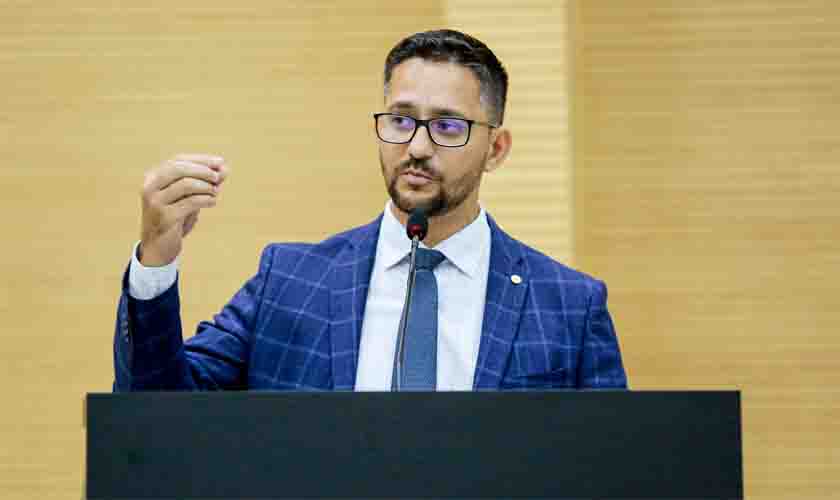 Deputado Anderson parabeniza servidores do Detran pelo PCCR e pede agilidade da Sejus para a Polícia Penal