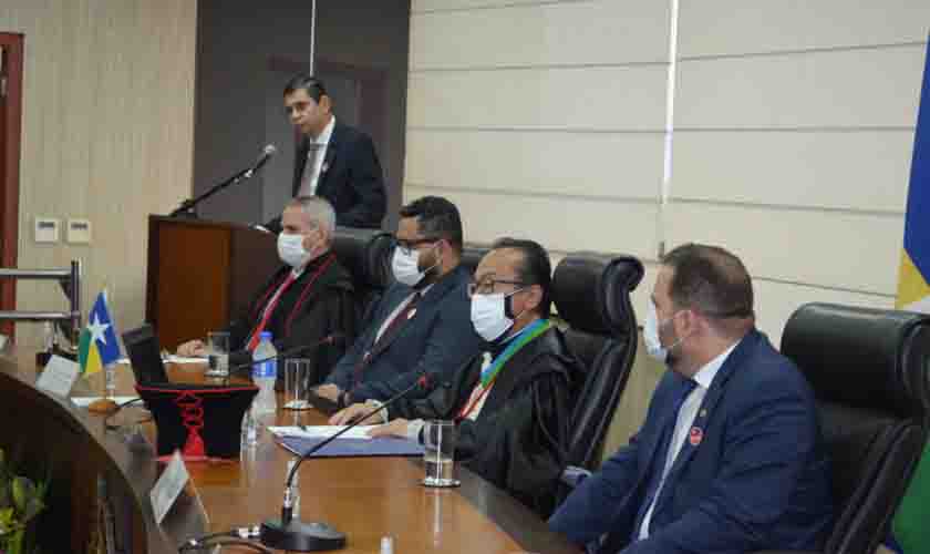 Elton Assis destaca atuação profissional e futuros desafios dos novos dirigentes do TJ durante posse