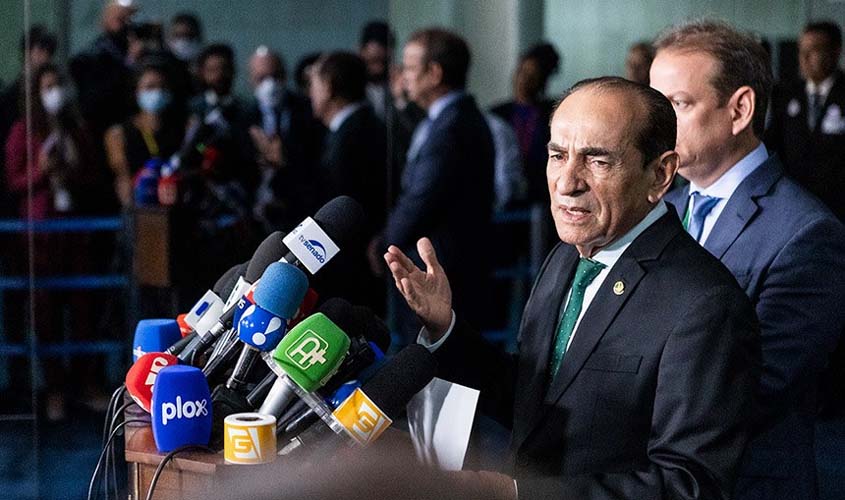 Relator do Orçamento supera proposta de Guedes e prevê salário mínimo de R$ 1.320