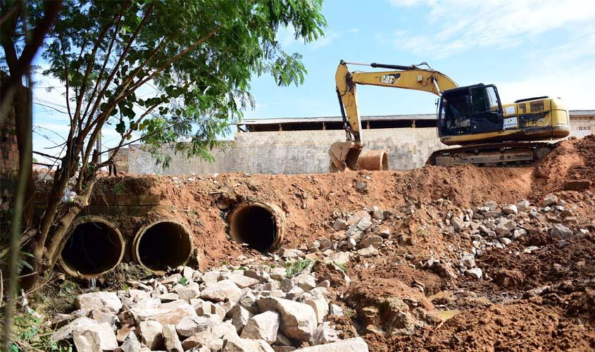Prefeitura pavimenta novas ruas do bairro Urupá