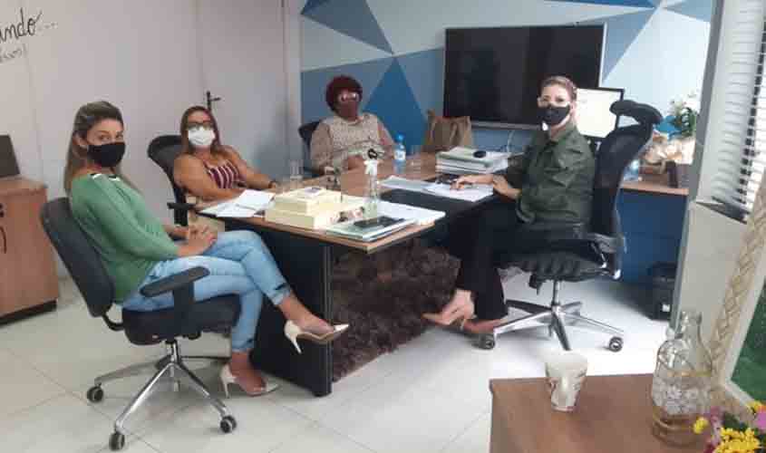 Semed faz parcerias para formação de professoras da rede municipal